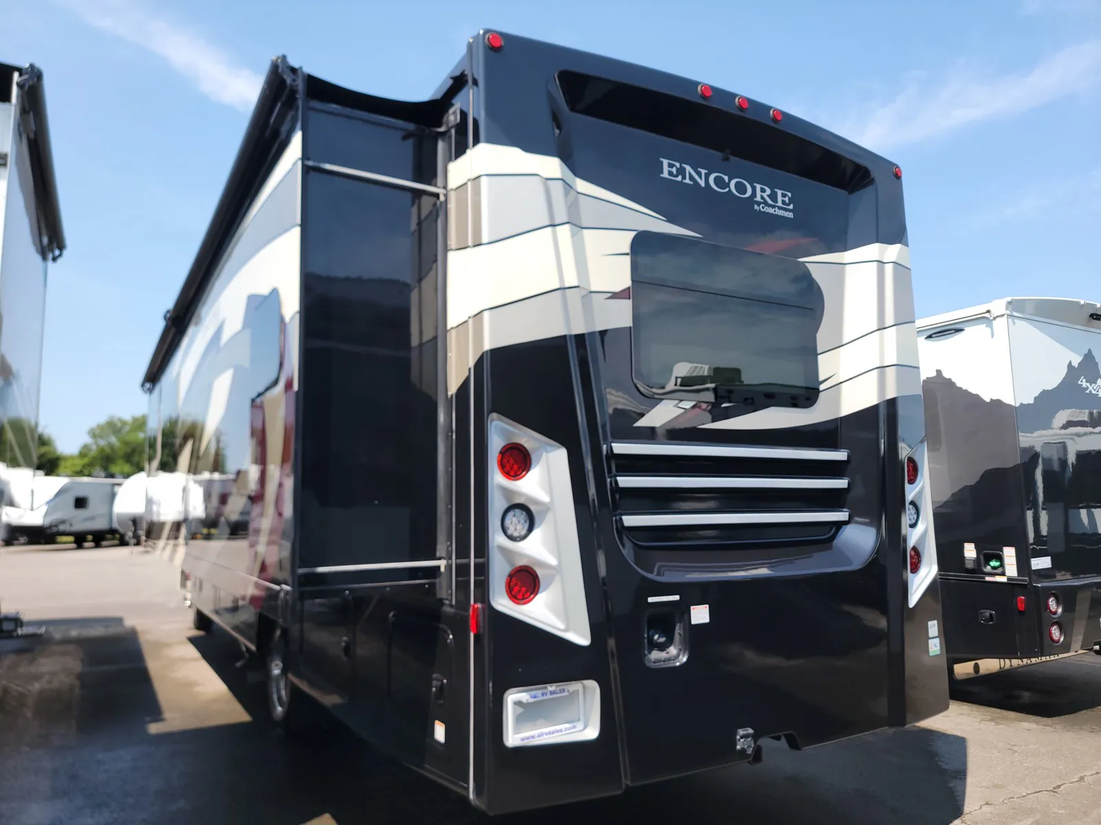 2023 Coachmen Encore 325SS - Photo 4