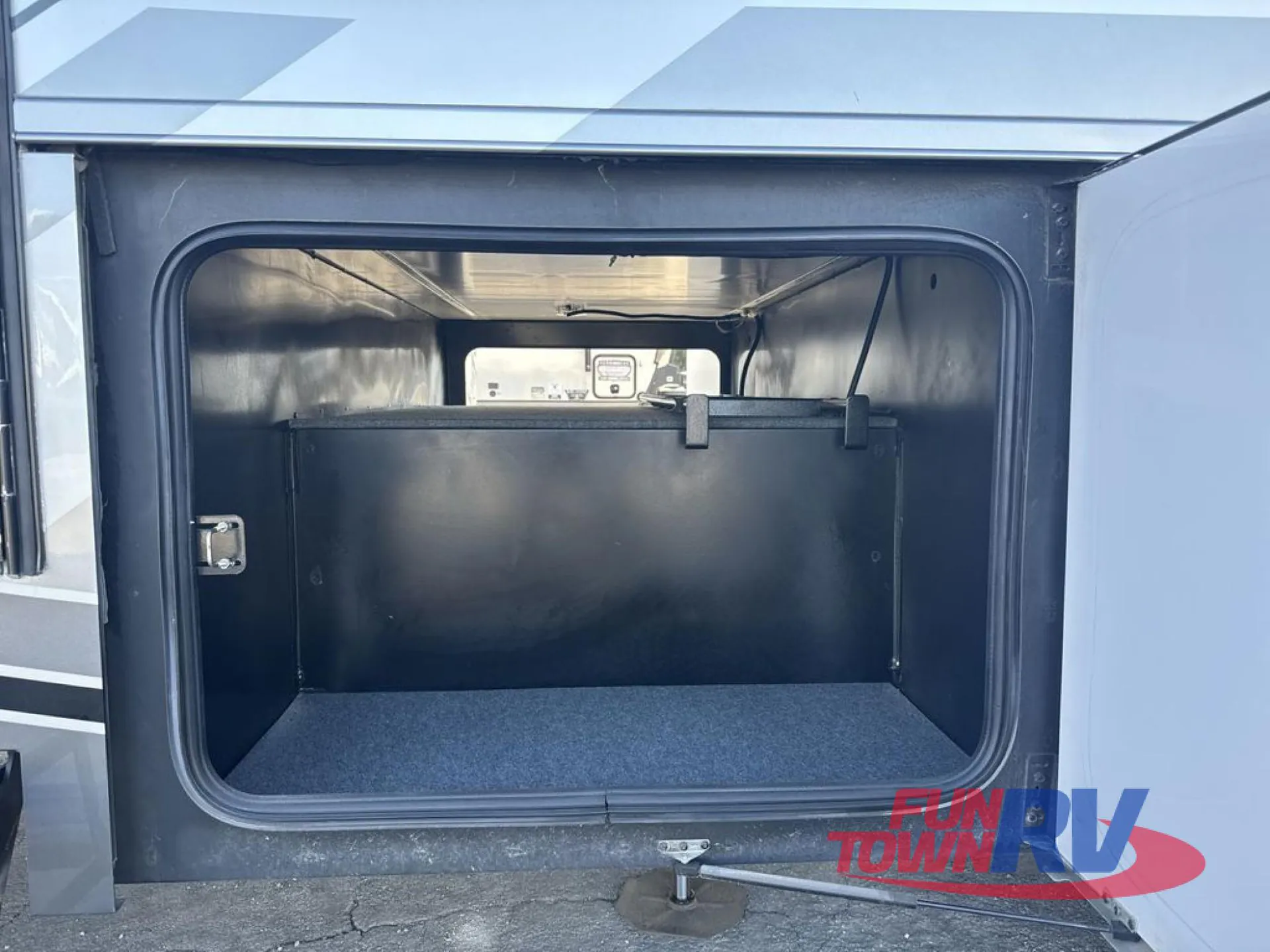2024 Coachmen Sportscoach SRS 339DS - Photo 3