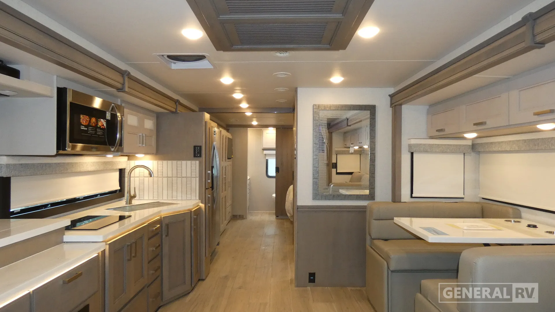 2026 Thor Motor Coach Pasadena SV 38DX - Photo 3