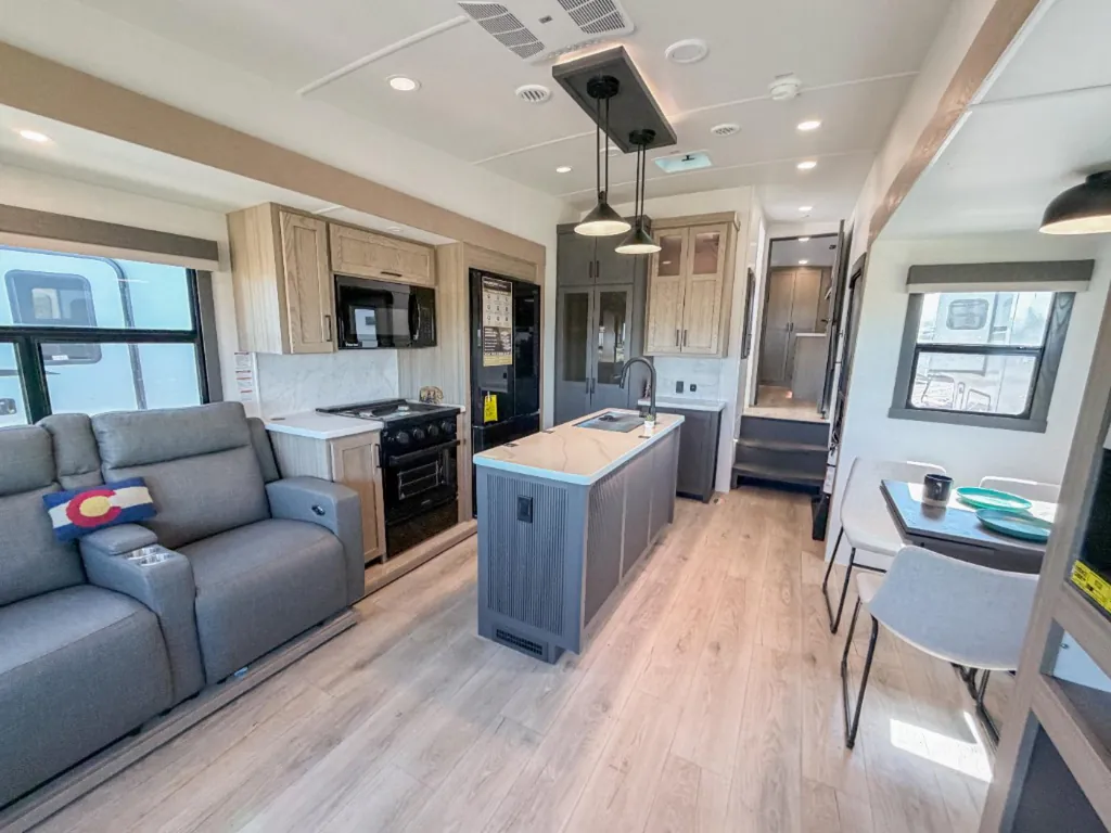 2026 Forest River Rockwood Signature R372RL, Photos photo 7