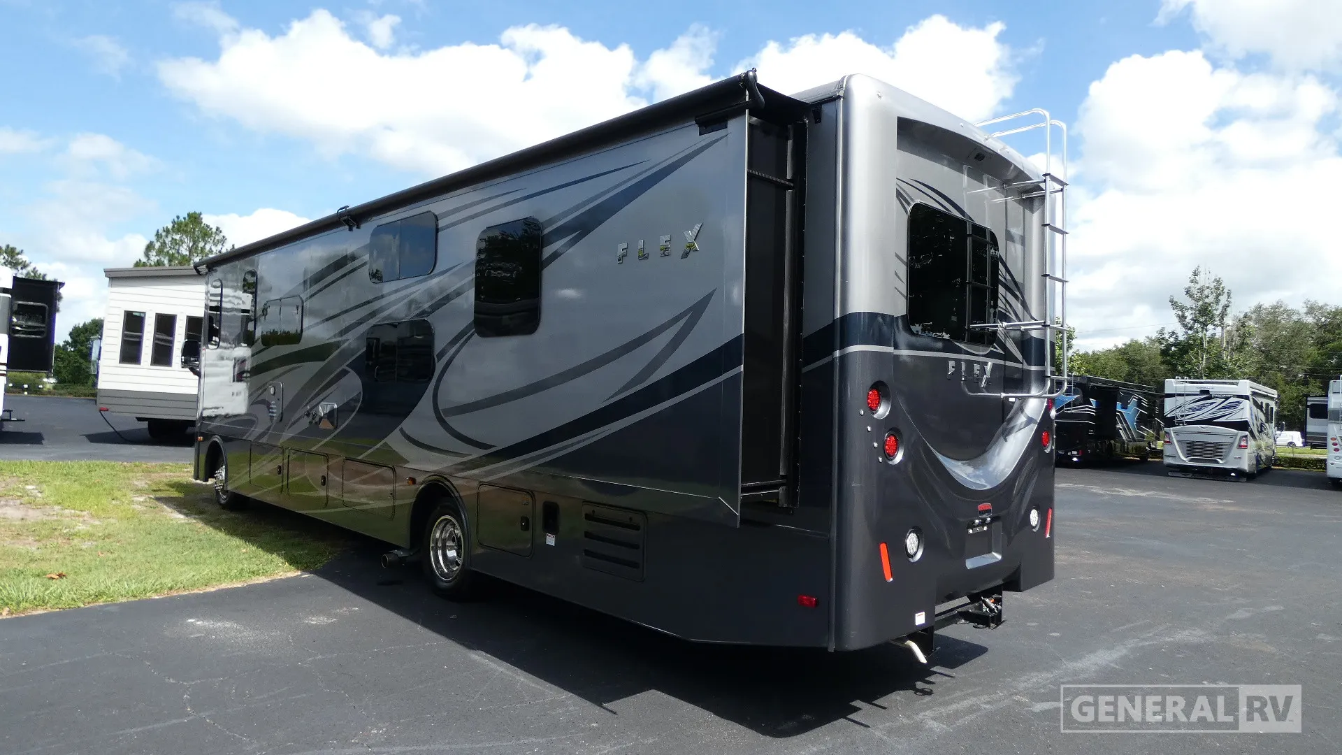 2024 Fleetwood Flex 34J - Photo 4