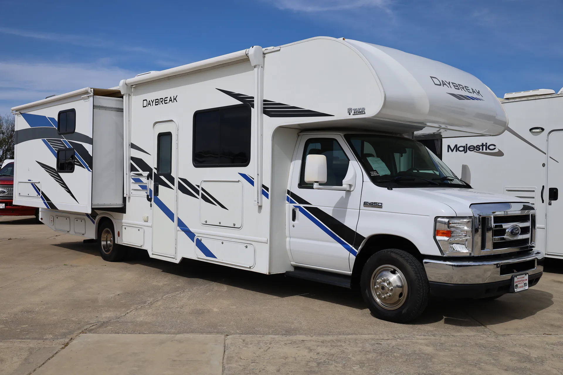 2019 Thor Motor Coach Daybreak 30DB - Photo 2