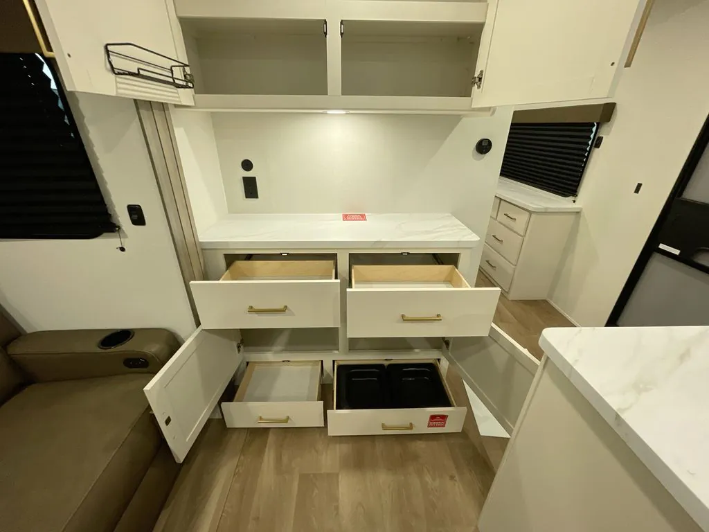 2027 Grand Design Transcend 335BHT, Photos photo 14