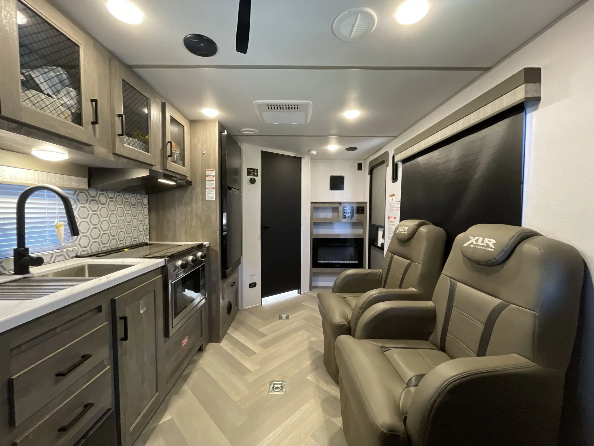 2024 Forest River XLR Micro Boost 24LE - Photo 3