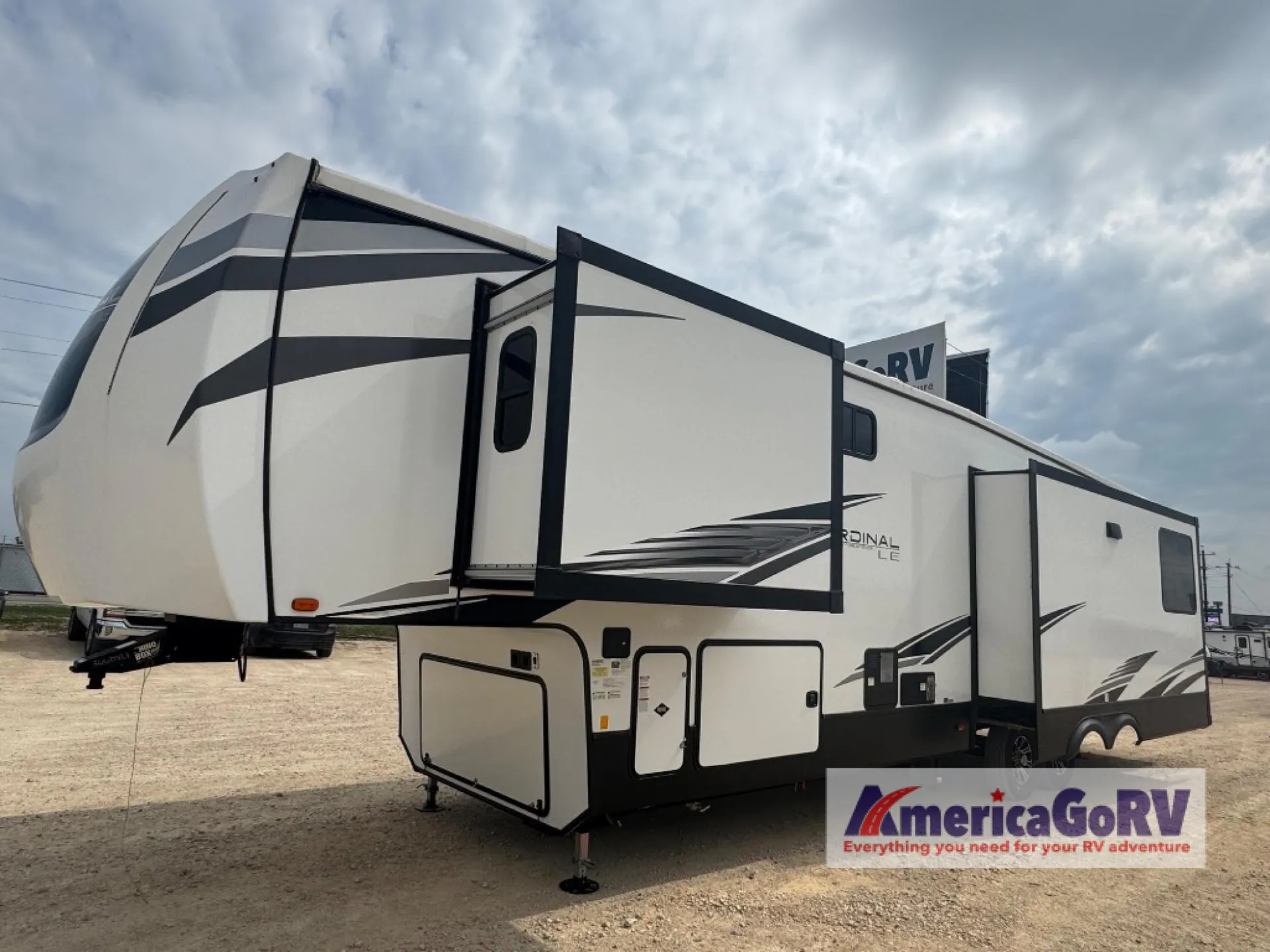 2022 Forest River Cardinal Limited 366DVLE - Photo 4