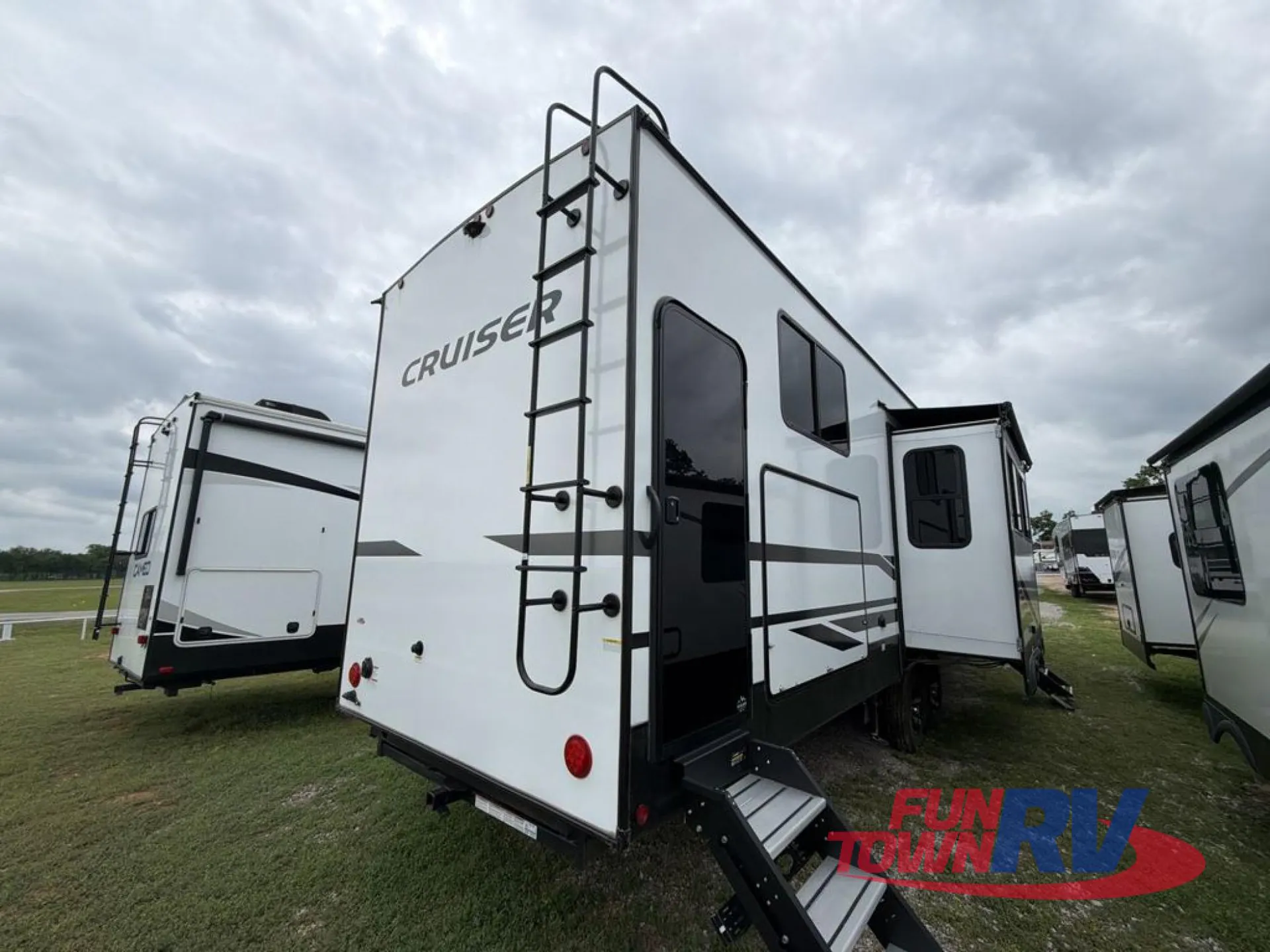2025 CrossRoads Cruiser 37LF - Photo 3