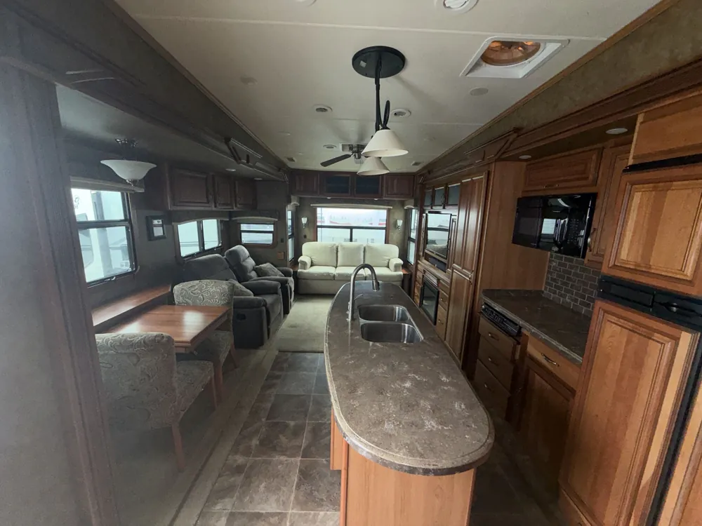 2015 CrossRoads Redwood 38GK — living area main
