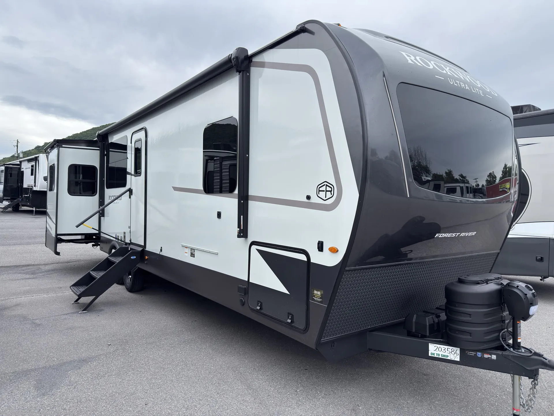 2027 Forest River Rockwood Ultra Lite 2921RL