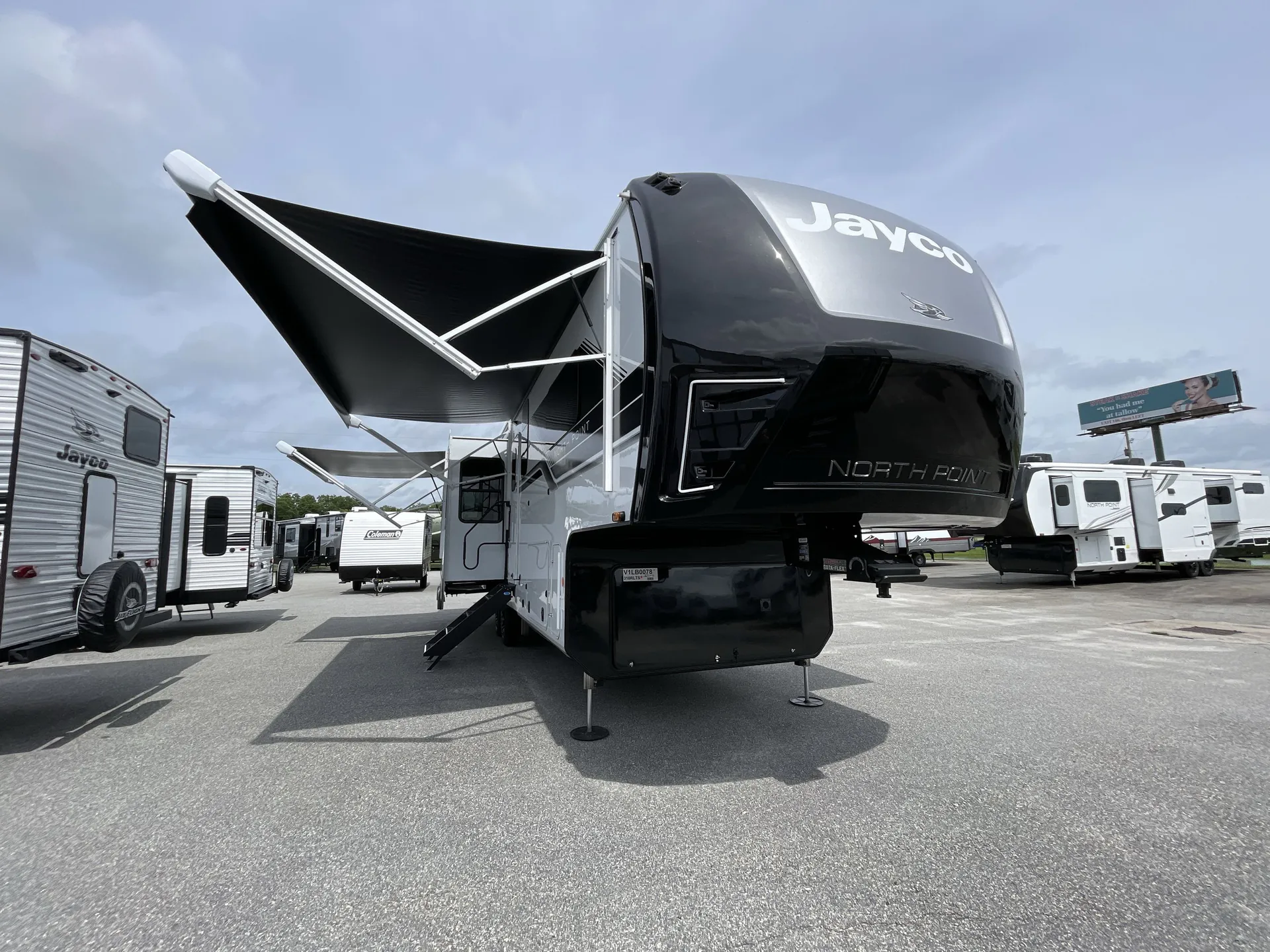 2027 Jayco North Point 310RLTS - Photo 2