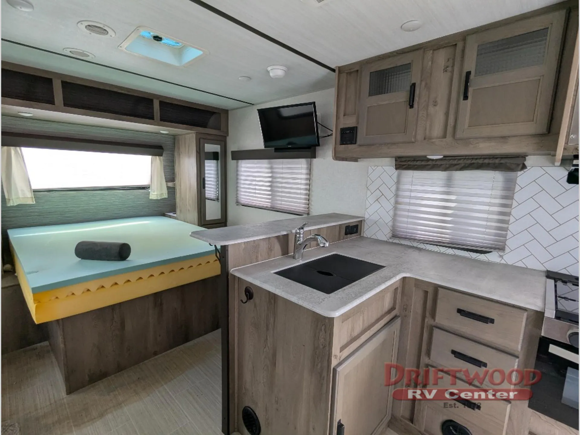 2021 Forest River Surveyor Legend 202RBLE - Photo 4
