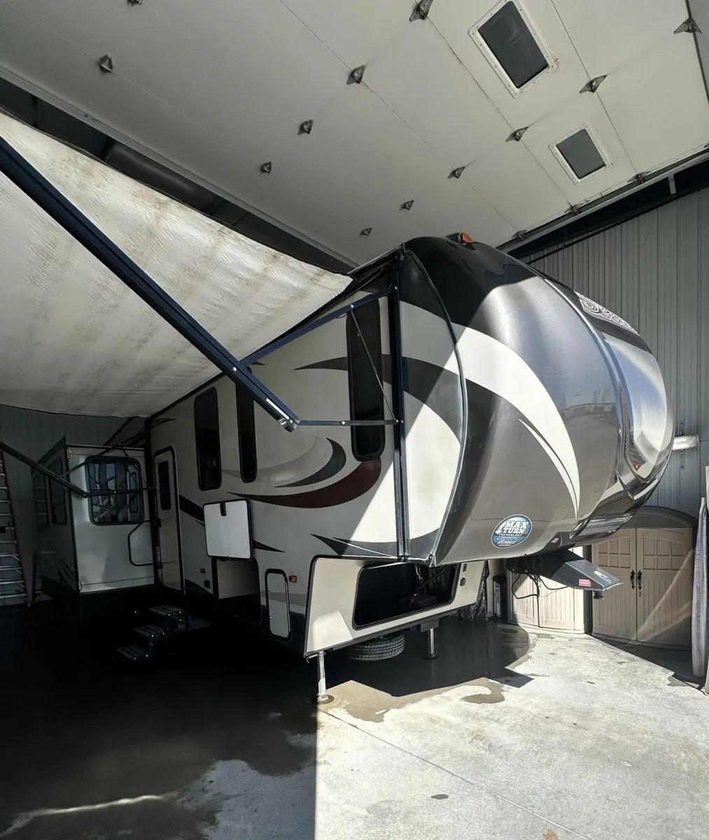 2017 Keystone Sprinter 298FWRLS - Photo 2