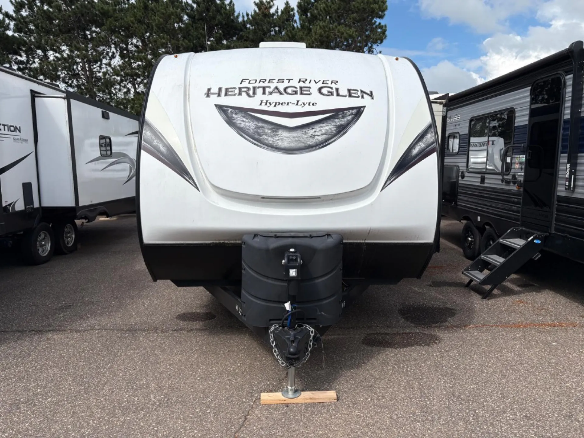 2020 Forest River Wildwood Heritage Glen Hyper-Lyte 23RBHL dealer photo 2 from Willie's RV