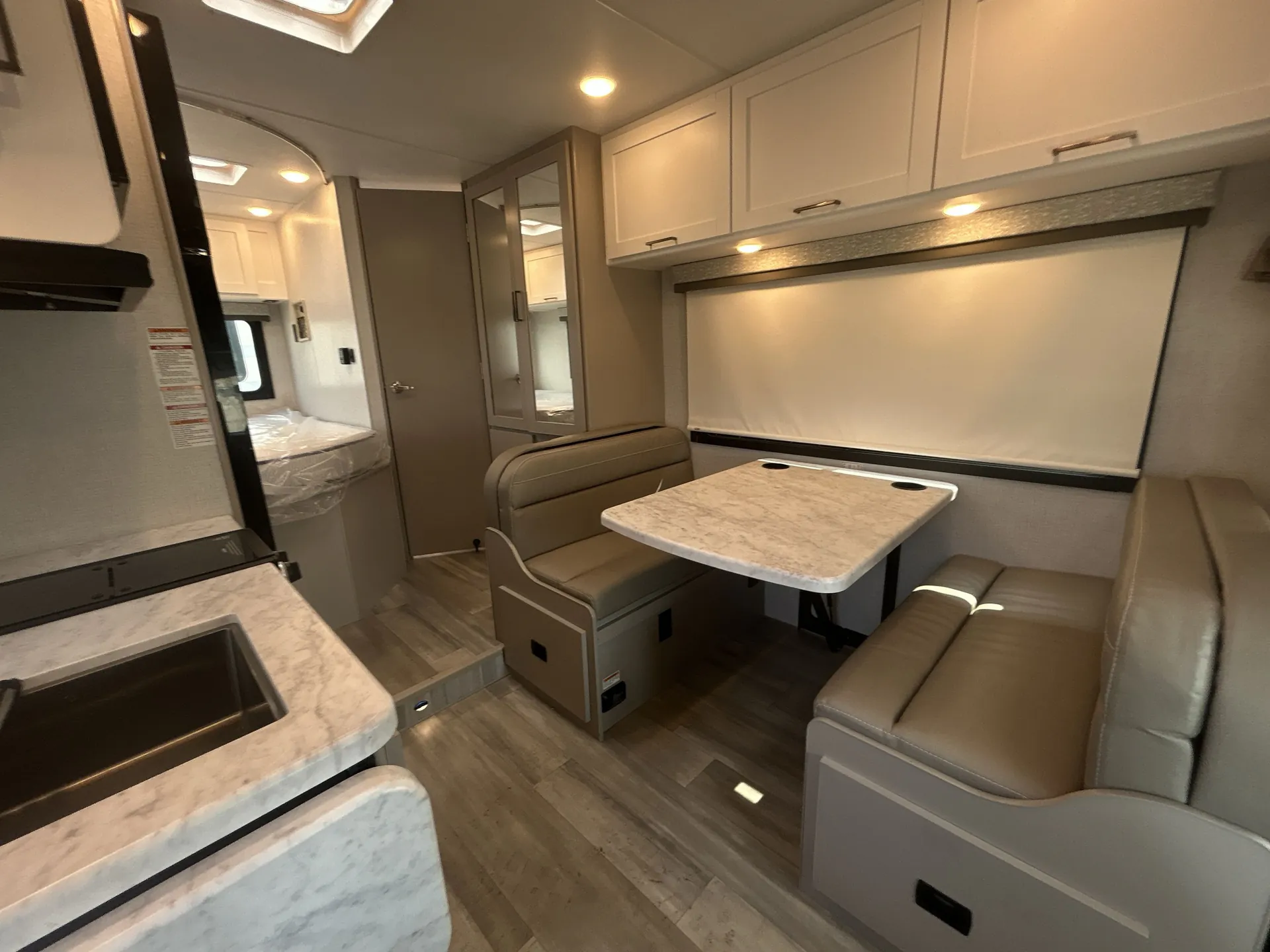 2026 Thor Motor Coach Four Winds 21Z — living area main
