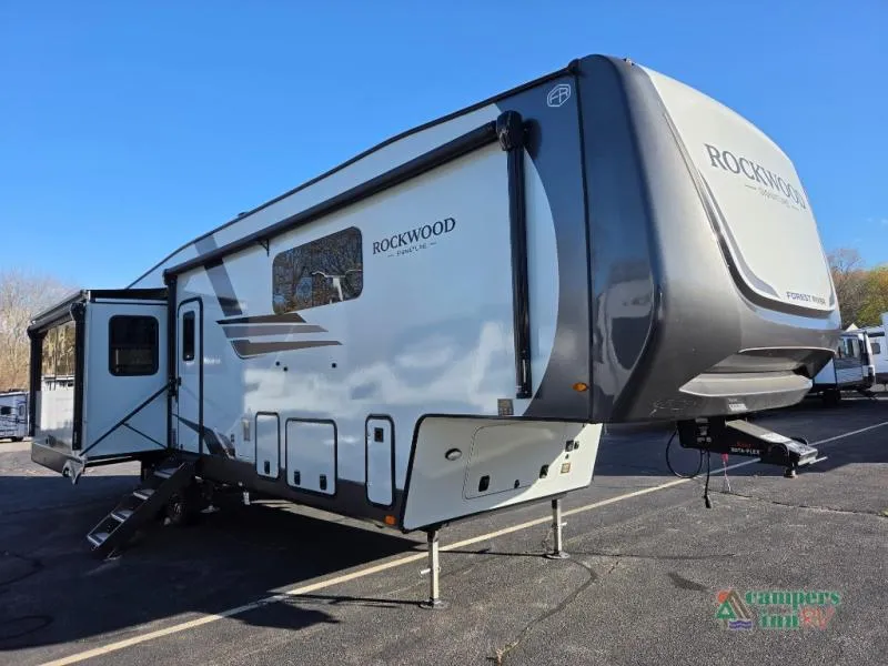 2026 Forest River Rockwood Signature 401SFB - Photo 2