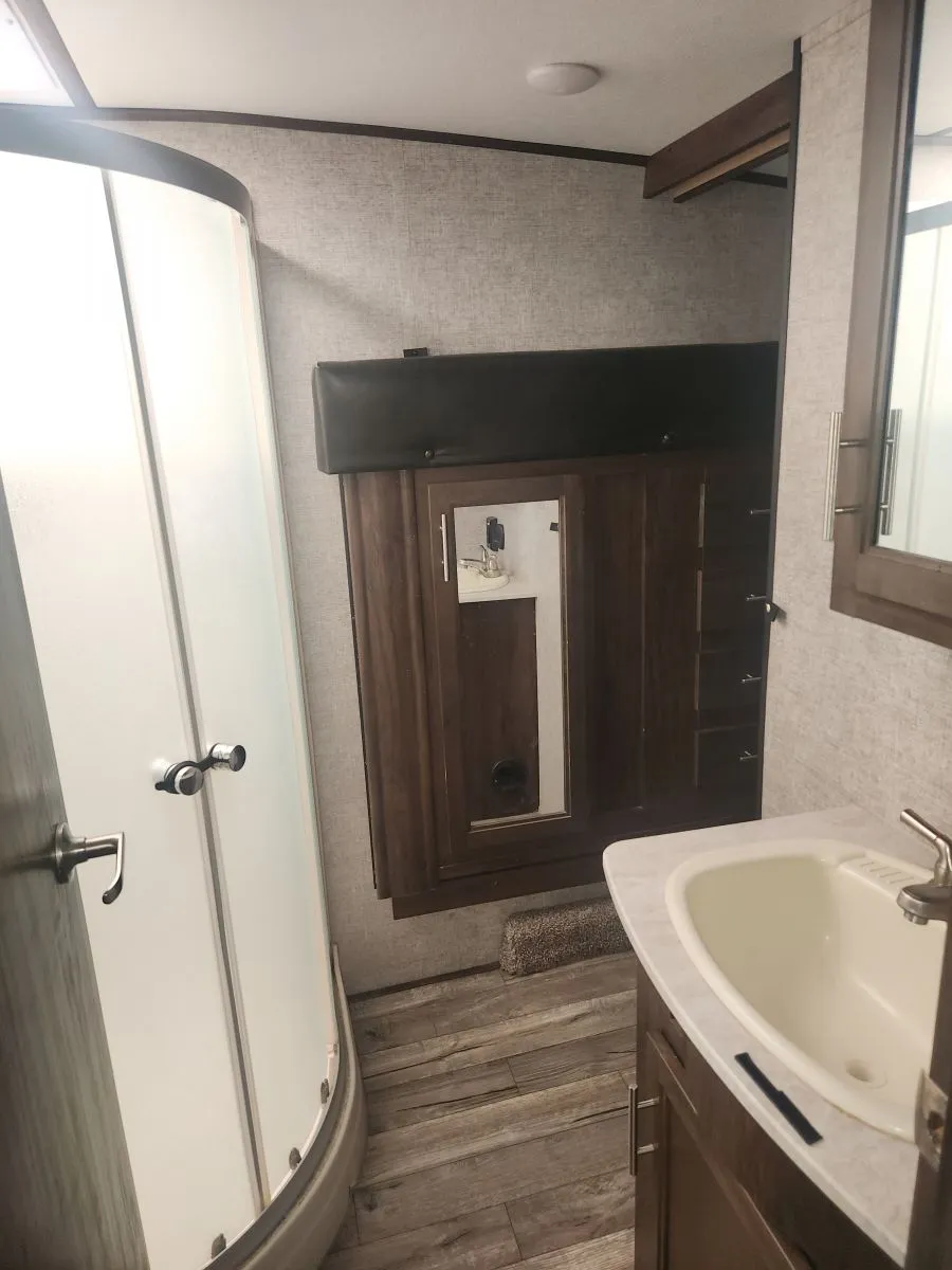 2019 Forest River Cherokee Arctic Wolf 315TBH8, Photos photo 7