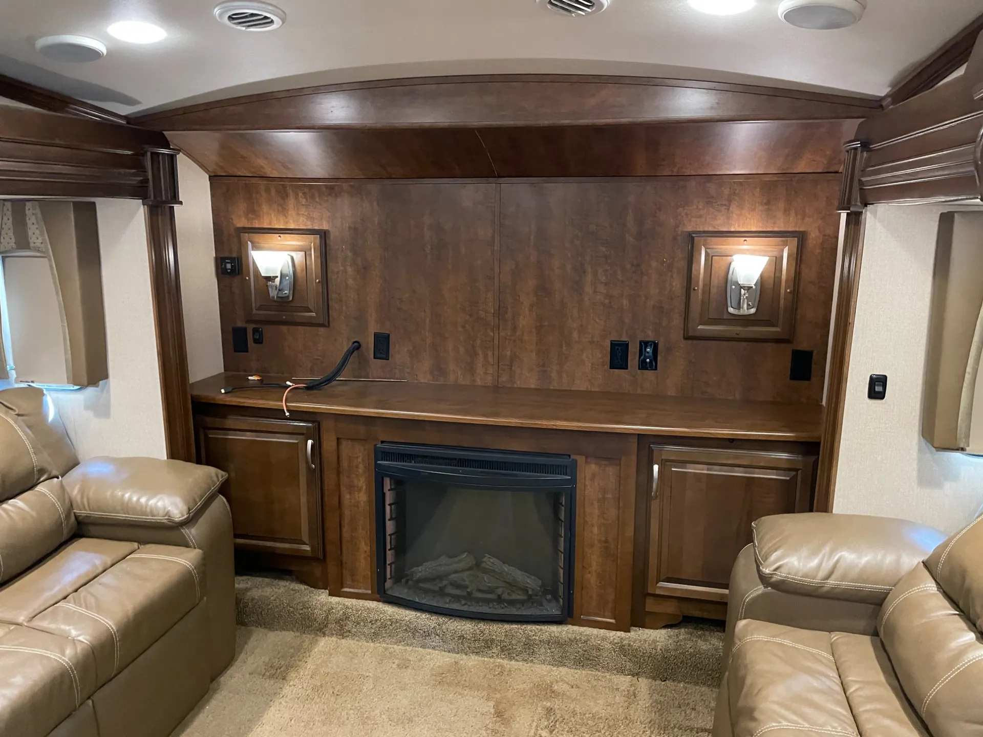 2016 Forest River Cardinal 3825FL — Photo 5