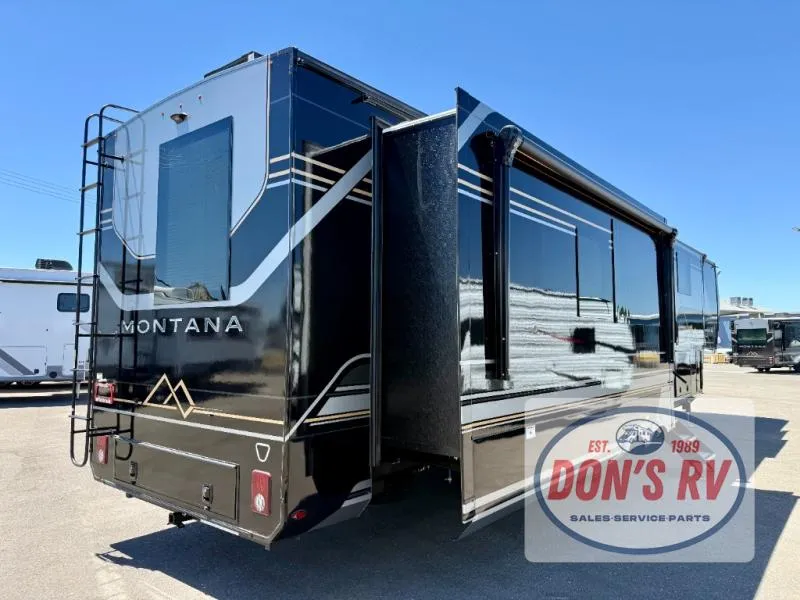 2026 Keystone Montana 3900RK - Photo 3