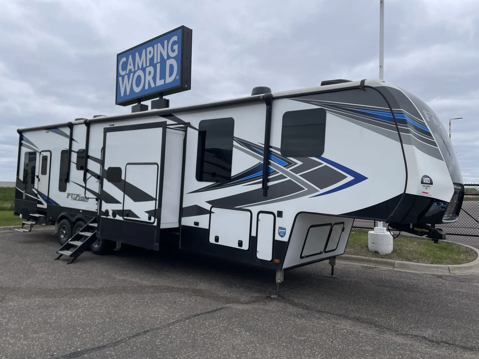 2020 Keystone Fuzion 427 - Photo 2