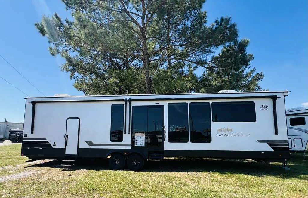 2025 Forest River Sandpiper 421FKL - Photo 2