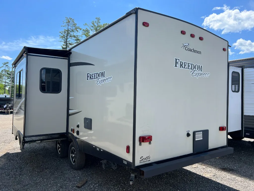 2018 Coachmen RV Freedom Express 257BHS - Photo 4