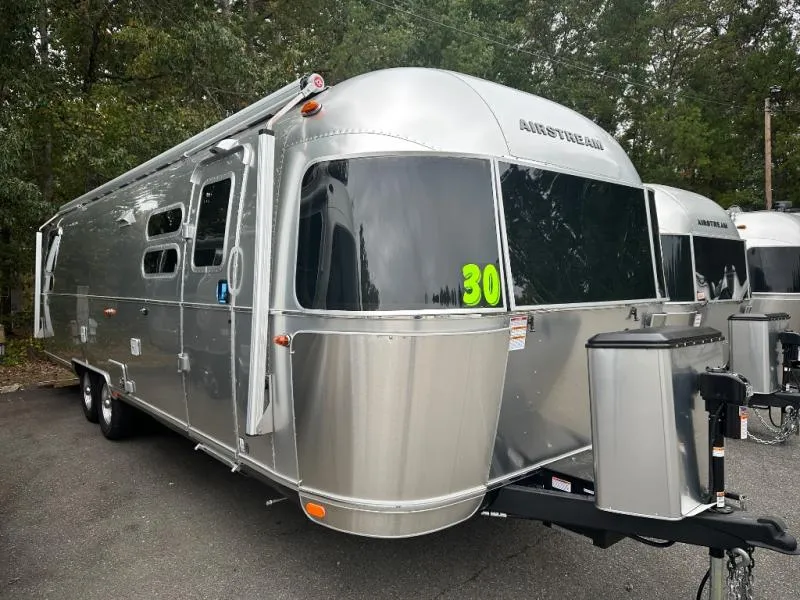 2026 Airstream Globetrotter 30RB - Photo 3