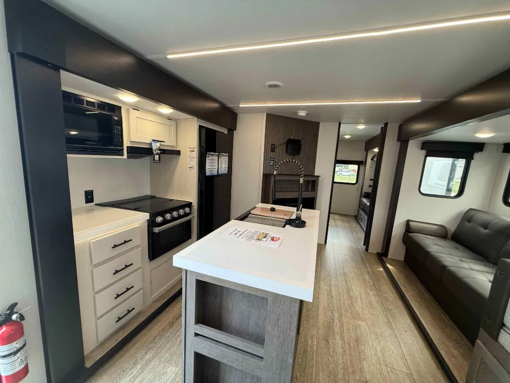 2026 Forest River Cherokee Alpha Wolf 33BH, Photos photo 25