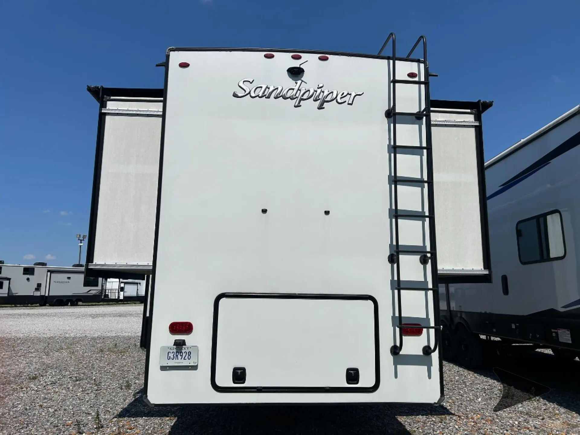 2022 Forest River Sandpiper Luxury 388BHRD — Photo 7