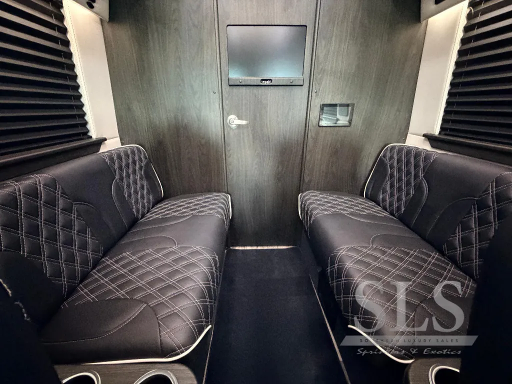 2025 Midwest Automotive Designs Luxe Cruiser D4, Photos photo 31