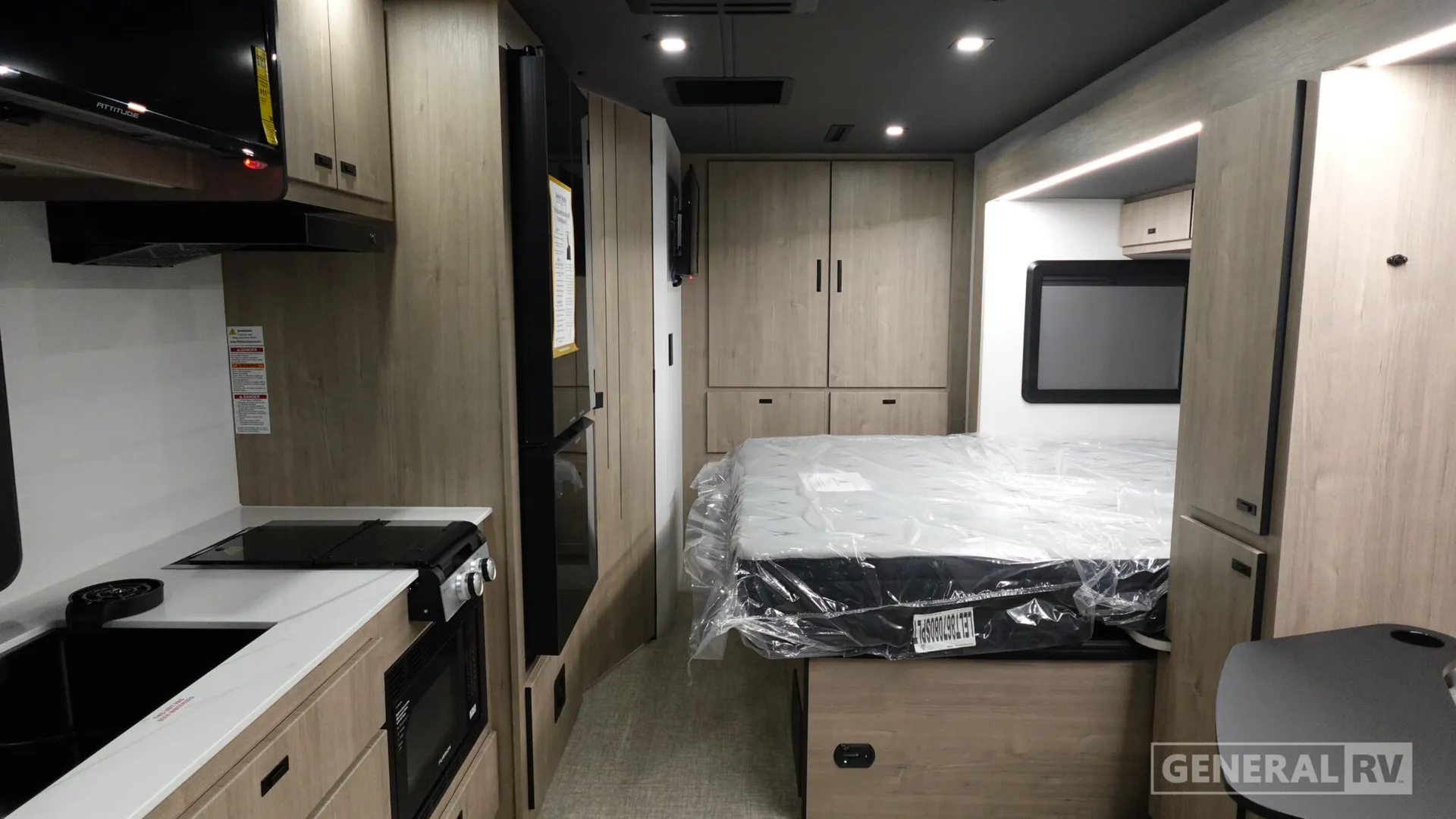 2026 Grand Design Lineage Series M 25FW - Photo 3