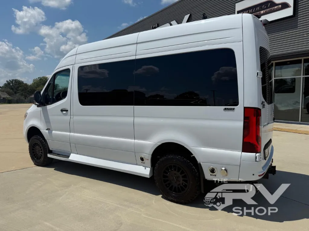 2025 Midwest Automotive Designs Luxe Cruiser D4, Photos photo 23