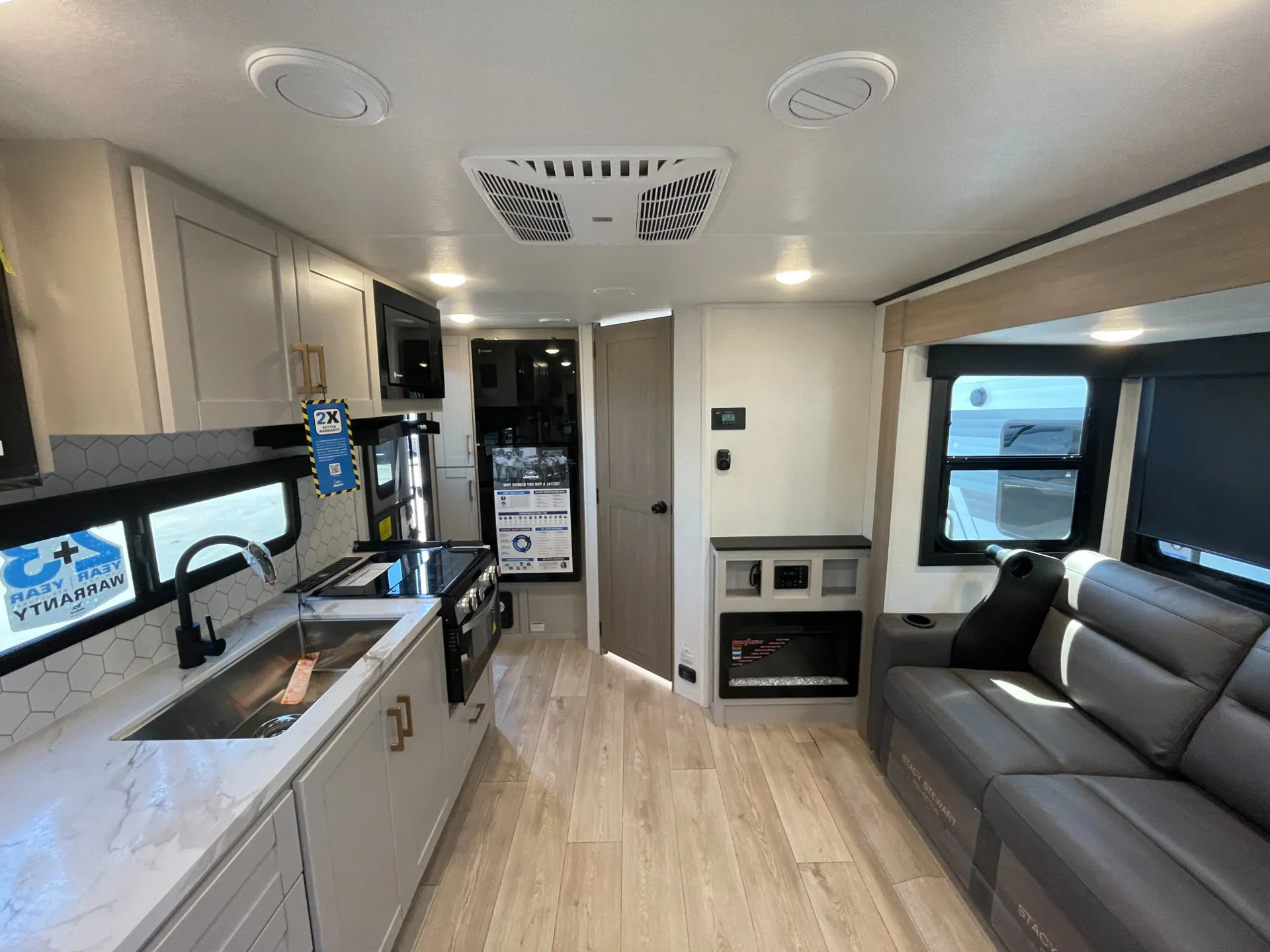 2027 Jayco Jay Feather 18RBF - Photo 2