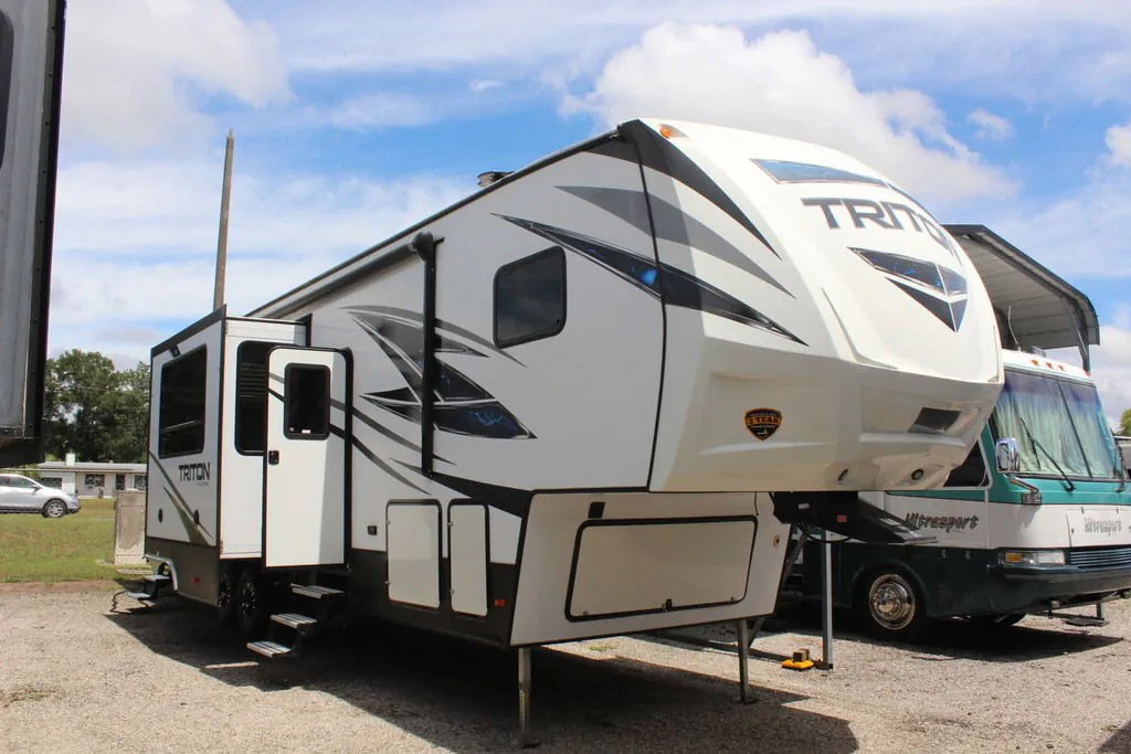 2019 Dutchmen Voltage Triton 3551 - Photo 2