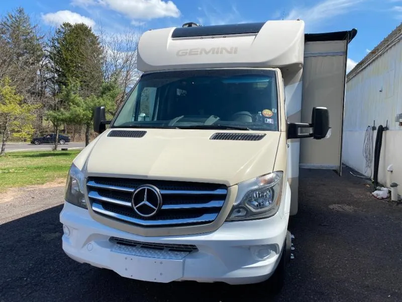 2019 Thor Motor Coach Gemini 24LP - Main photo