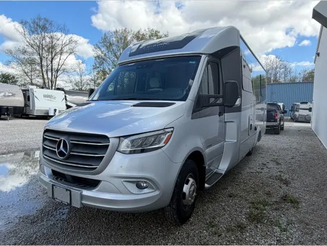 2020 Leisure Travel Unity U24IB - Photo 2