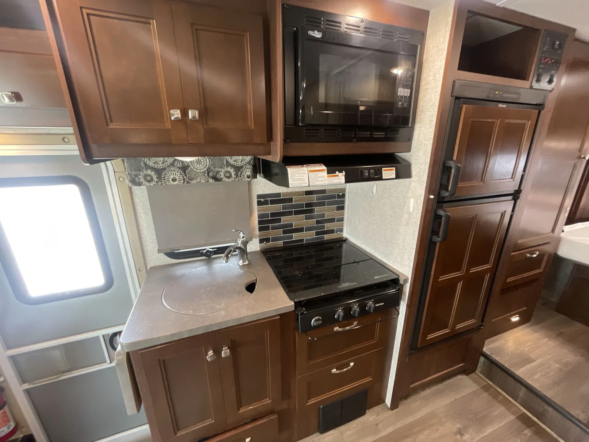 2017 Forest River Sunseeker Mbs 2400R — off campside