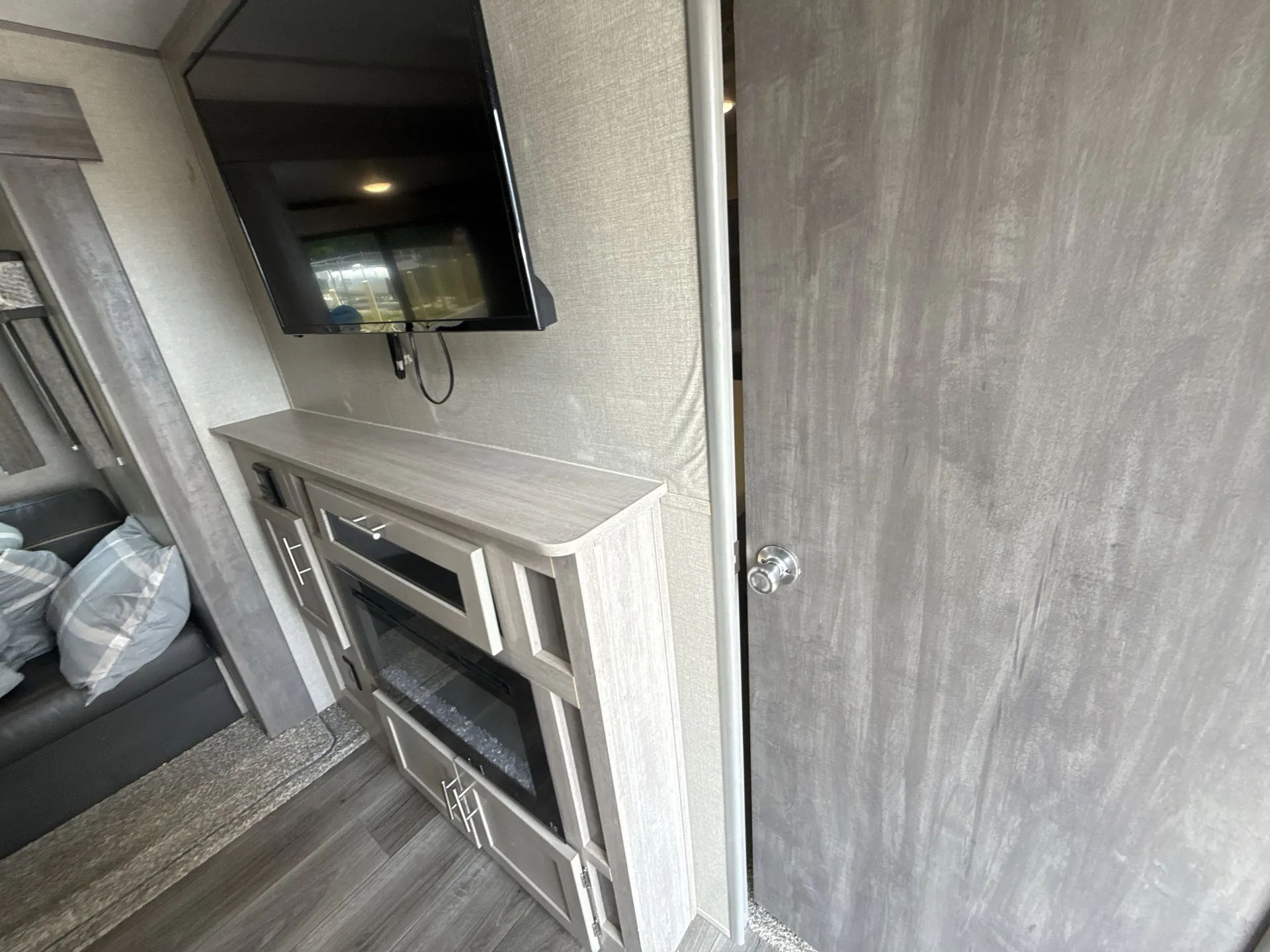 2022 Coachmen Catalina Legacy Edition 323QBTSCK — living area main
