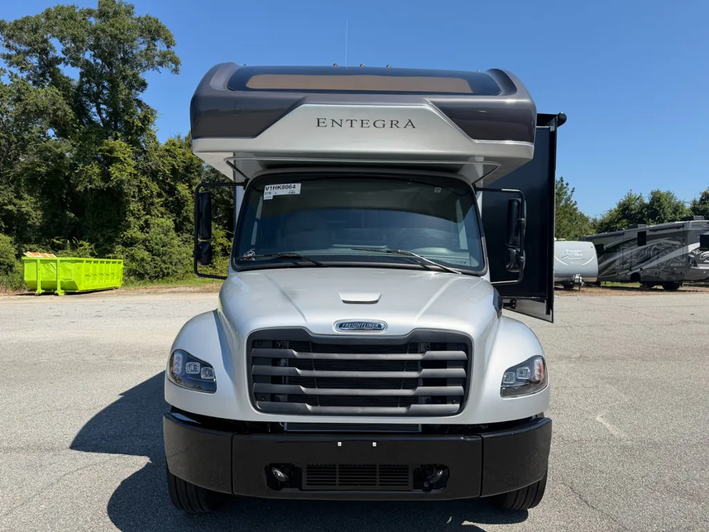2027 Entegra Coach Accolade 37K, Photos photo 2