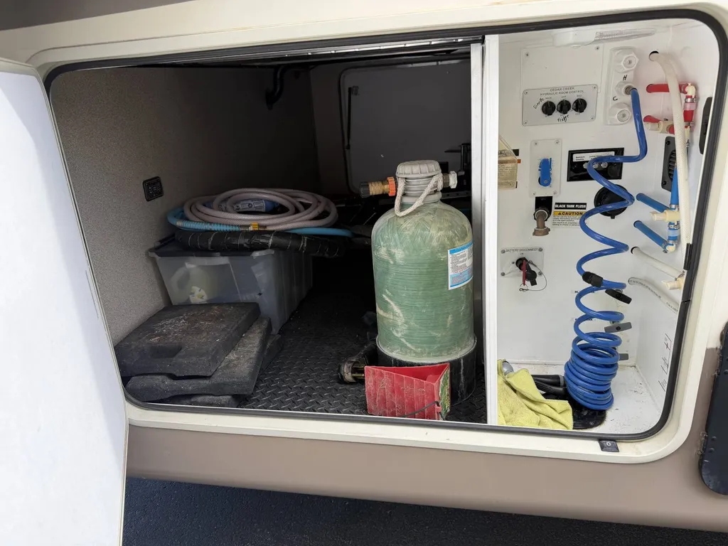 2019 Forest River Cedar Creek Champagne Edition 38EL, Photos photo 14