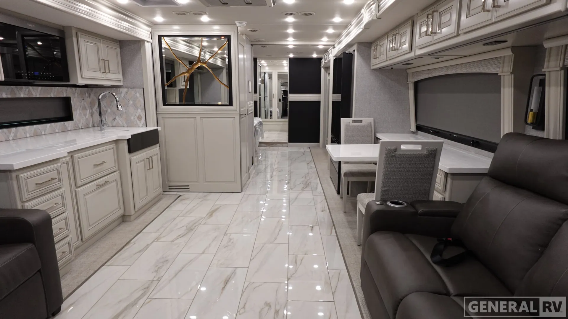 2026 Fleetwood Palisade 45DS - Photo 3