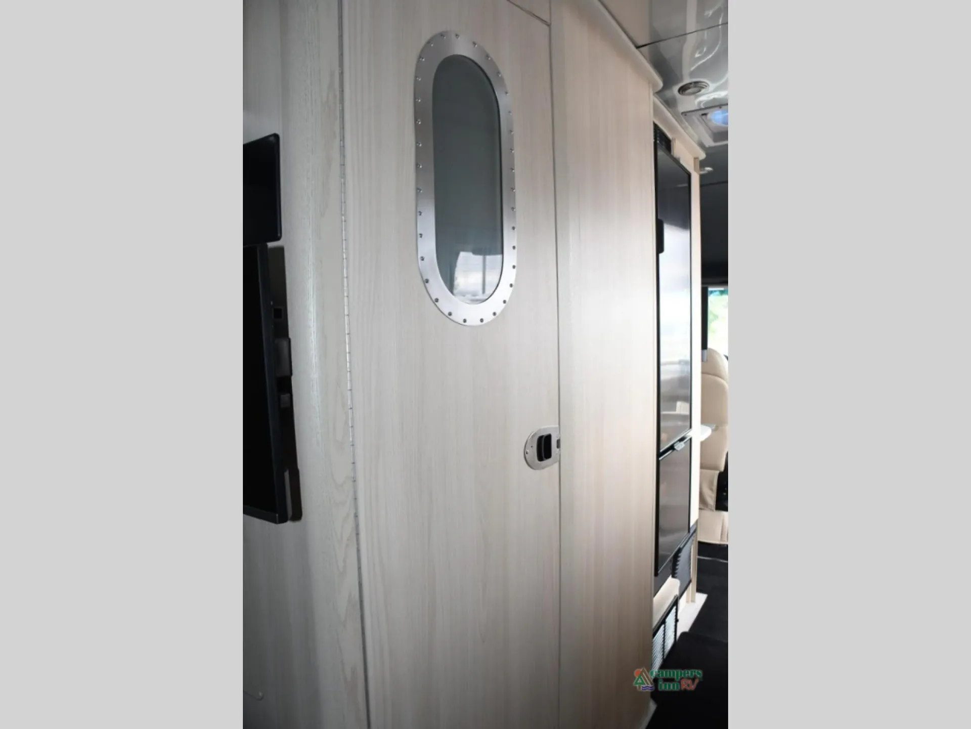 2025 Airstream Interstate 24GT AWD - Photo 3