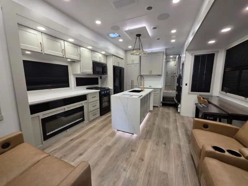 2026 Brinkley Model G 4100, Photos photo 10