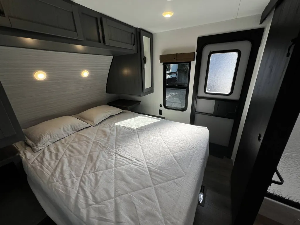 2027 Palomino Puma 337BH, Photos photo 19