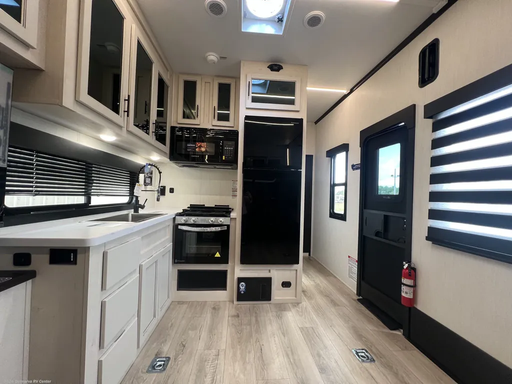 2026 Forest River Vengeance Rogue Armored 25L141, Photos photo 9