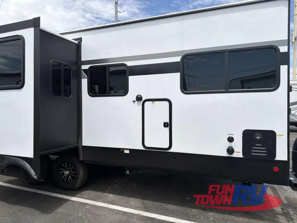 2027 Forest River Solaire 3060RKTS, Photos photo 6