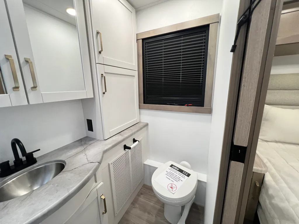 2027 Entegra Coach Vision XL 36C, Photos photo 24