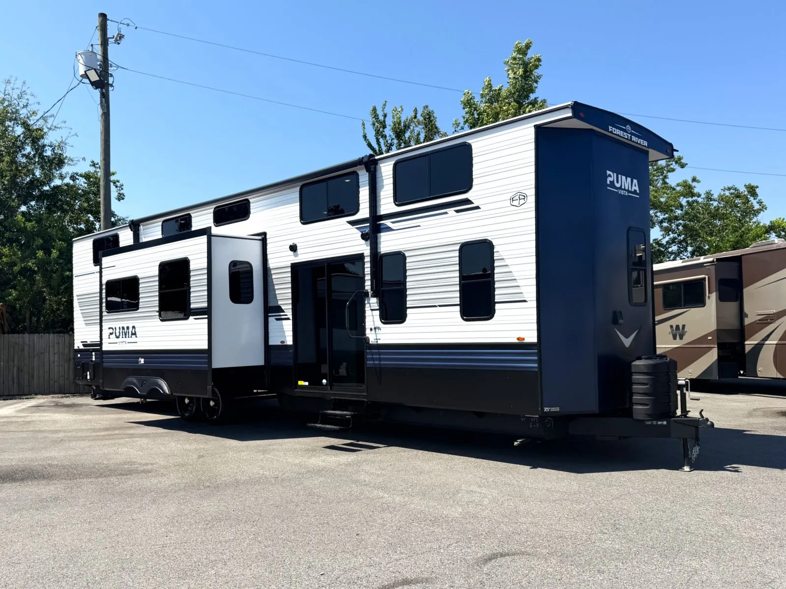 2027 Palomino Puma 421LFT - Photo 2