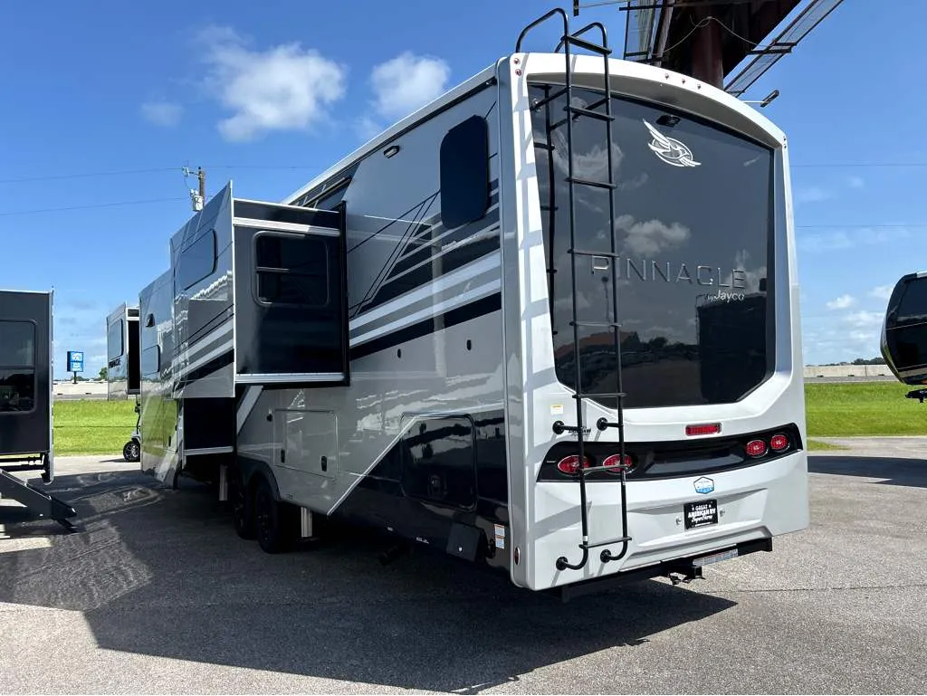 2026 Jayco Pinnacle 39FLOK - Photo 4