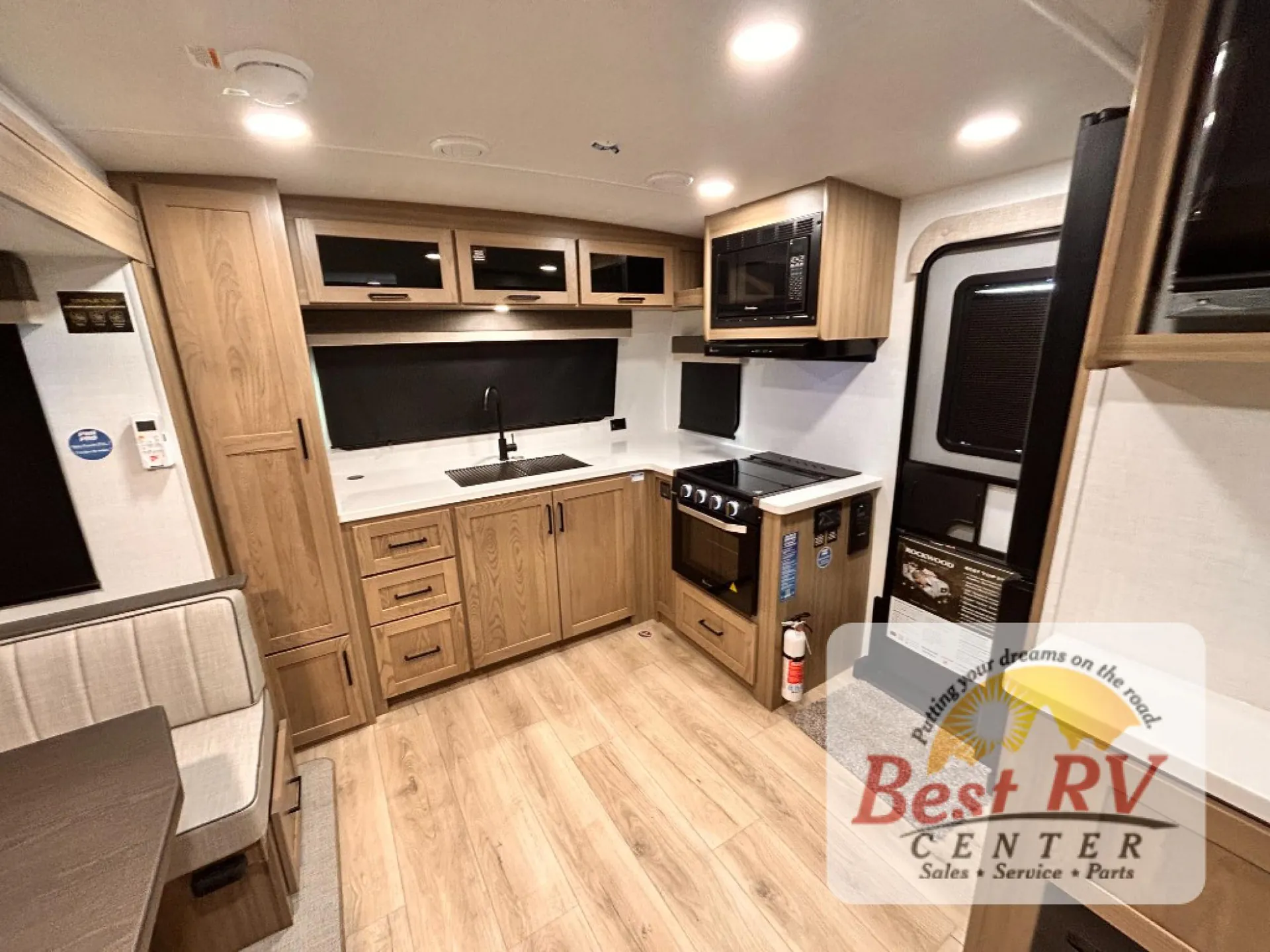 2027 Forest River Rockwood Mini Lite 2506FK — Photo 7
