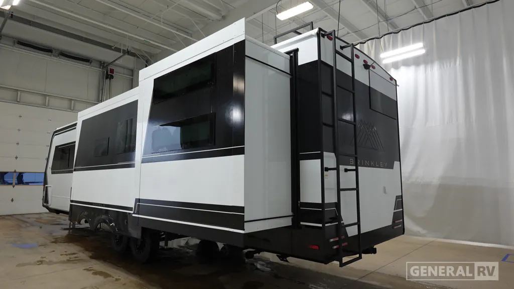 2027 Brinkley Model Z AIR 315, Photos photo 3