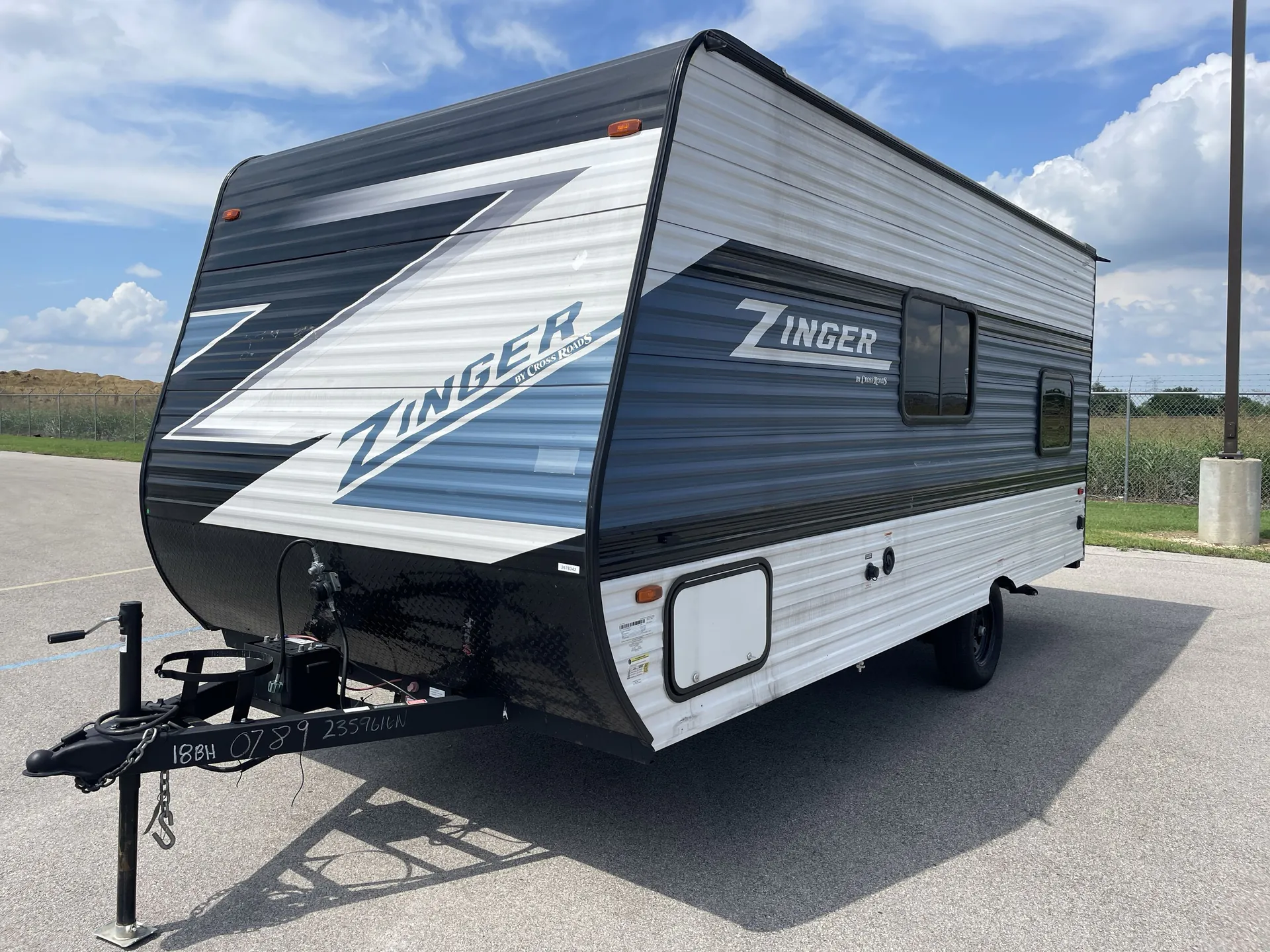 2024 CrossRoads Zinger Lite ZR18BH — front